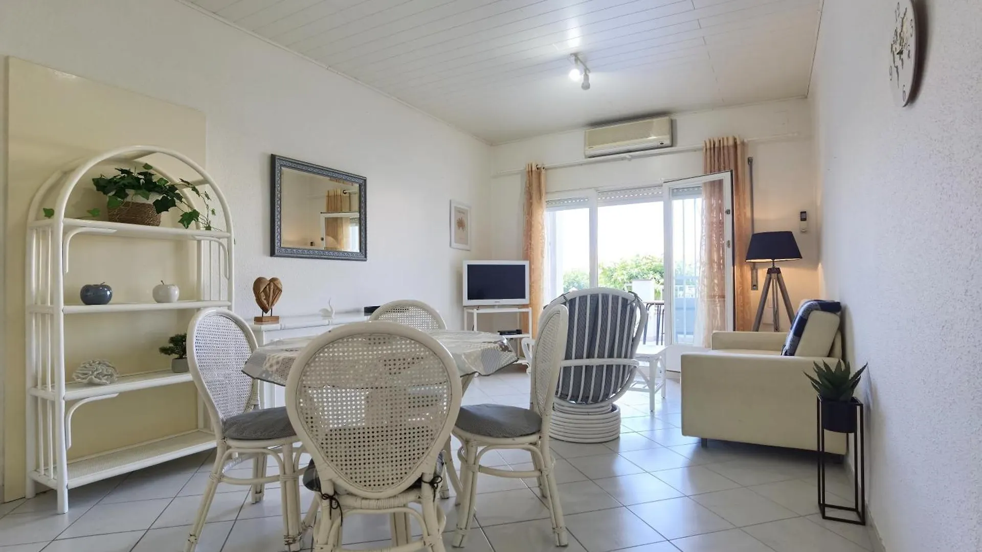 Leon Inmo Apartment Regina - 15762 Empuriabrava
